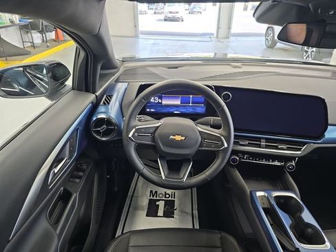 Certified 2025 Chevrolet Equinox EV LT w/ Convenience Package FWD image 12
