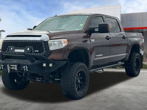 Used 2017 Toyota Tundra SR5 w/ SR5 Upgrade Package image 2