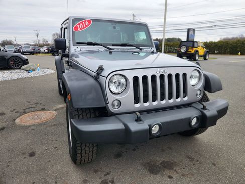 Used 2016 Jeep Wrangler Unlimited Sport w/ Quick Order Package 24S AWD/4WD image 22