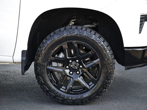 Used 2024 Chevrolet Silverado 1500 LT Trail Boss w/ LT Trail Boss Premium Package AWD/4WD image 5