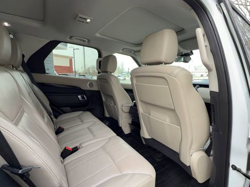 Used 2017 Land Rover Discovery SE image 22