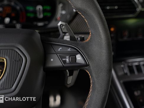 Used 2021 Lamborghini Urus AWD/4WD image 25