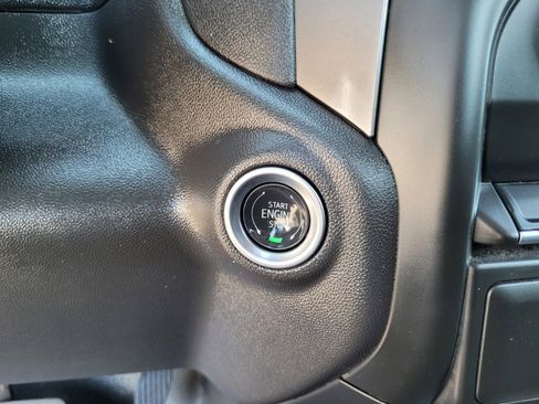 Used 2025 Chevrolet Silverado 1500 W/T image 18