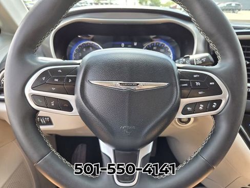 Used 2024 Chrysler Pacifica Touring-L FWD image 29