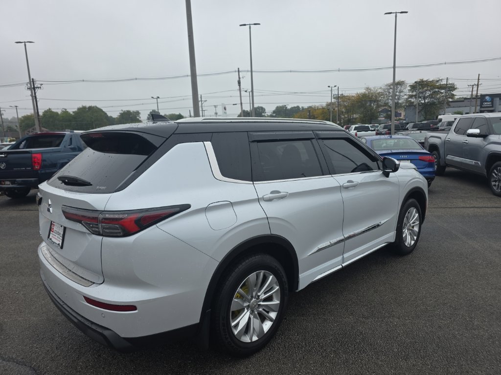 Used 2025 Mitsubishi Outlander ES AWD/4WD image 4