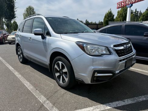 Used 2017 Subaru Forester 2.5i Premium AWD/4WD image 4
