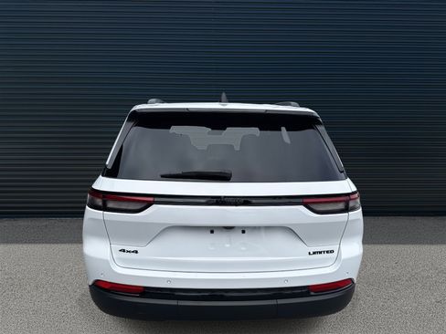 Used 2025 Jeep Grand Cherokee Limited w/ Black Appearance Package image 6