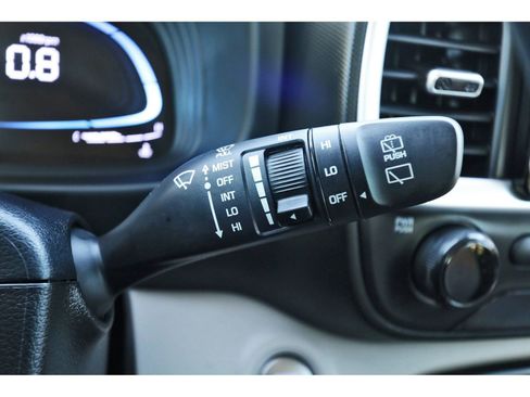 Certified 2025 Hyundai Venue SEL image 20