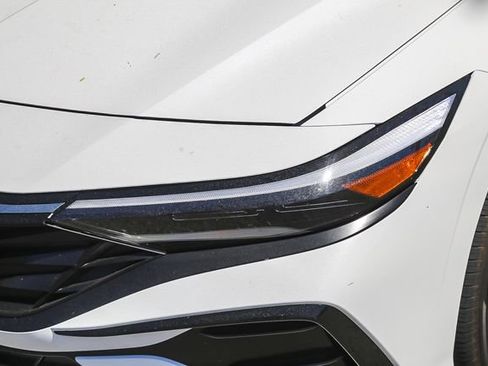 Certified 2025 Hyundai Elantra SEL FWD image 8