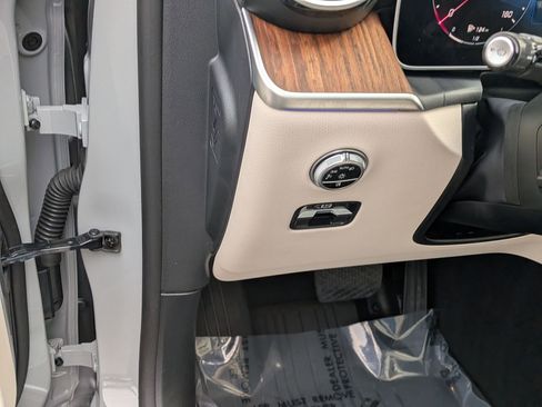 Certified 2025 Mercedes-Benz GLC 300 4MATIC image 15