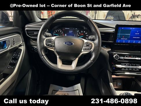 Used 2023 Ford Explorer Limited AWD/4WD image 17