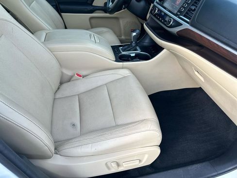 Used 2015 Toyota Highlander Limited Platinum AWD/4WD image 15