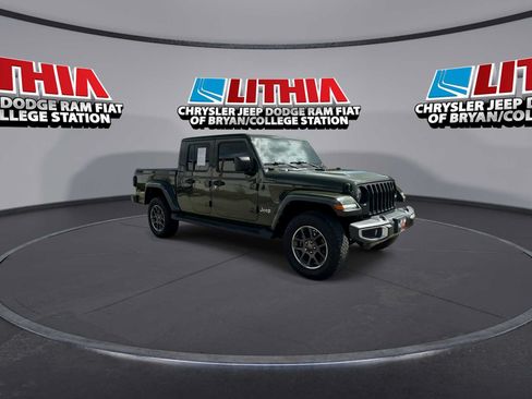 Used 2022 Jeep Gladiator Overland w/ Popular Equipment Package AWD/4WD image 2
