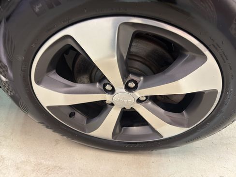 Used 2019 Jeep Cherokee Limited AWD/4WD image 33