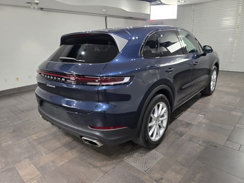 Used 2025 Porsche Cayenne AWD/4WD image 22