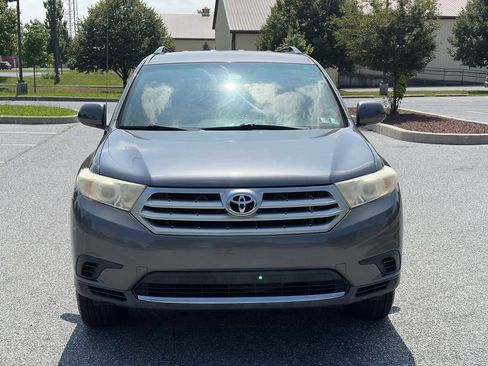 Used 2011 Toyota Highlander 4WD w/ Tow Pkg image 2