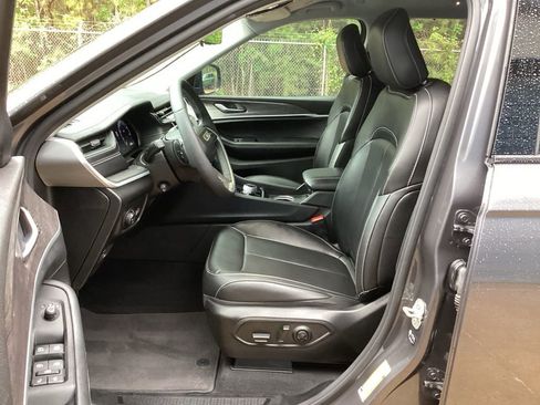 Used 2024 Jeep Grand Cherokee L Limited w/ Luxury Tech Group II AWD/4WD image 30