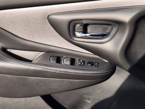 Used 2022 Nissan Murano SV image 25