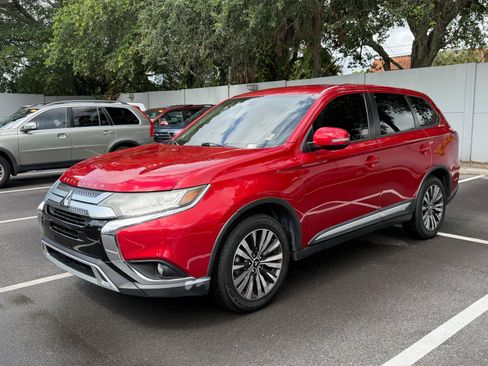 Used 2020 Mitsubishi Outlander SE FWD image 3