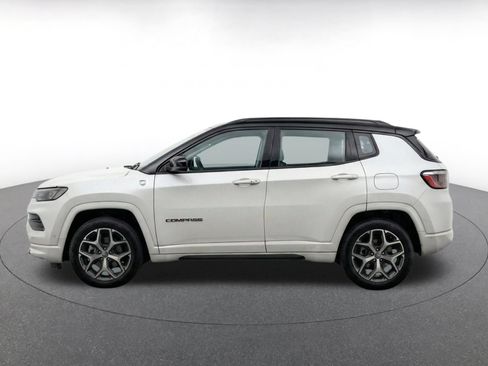 Used 2025 Jeep Compass Limited AWD/4WD image 4