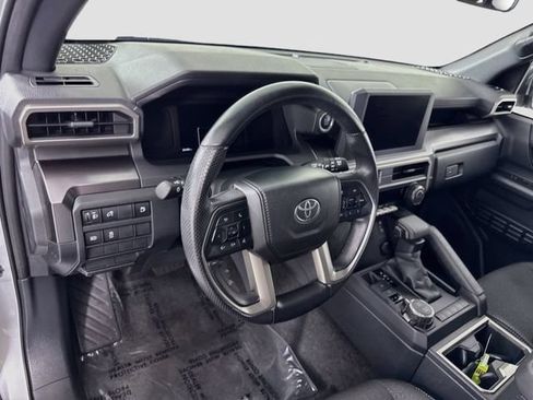 Certified 2025 Toyota 4Runner SR5 AWD/4WD image 10