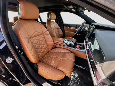 Used 2023 BMW 740i w/ Parking Assistance Package RWD image 28
