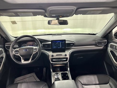 Used 2022 Ford Explorer XLT w/ Equipment Group 202A AWD/4WD image 19