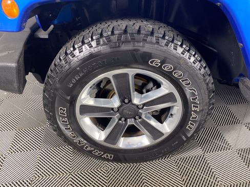 Used 2014 Jeep Wrangler Unlimited Sahara AWD/4WD image 12