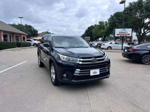 Used 2017 Toyota Highlander Limited FWD image 1