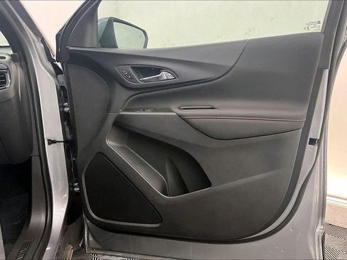 Used 2023 Chevrolet Equinox RS FWD image 25