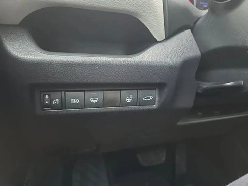 Used 2021 Toyota RAV4 XLE Premium image 24