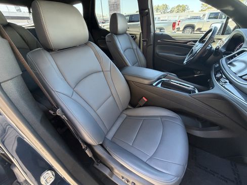 Used 2023 Buick Enclave Essence image 20