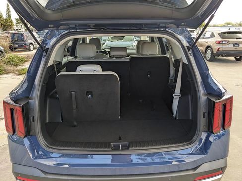 Certified 2025 Kia Sorento S w/ Panoramic Sunroof Package image 12