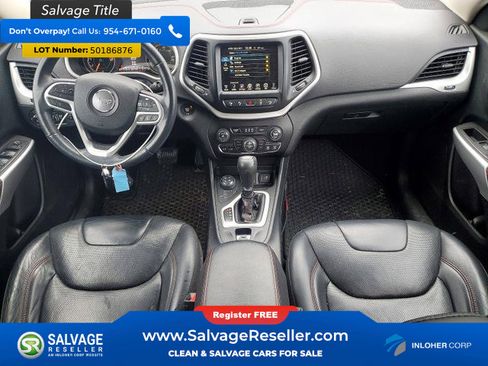 Used 2018 Jeep Cherokee Trailhawk w/ Quick Order Package 27L AWD/4WD image 11