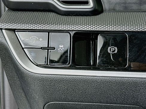 Used 2025 Kia Sportage LX FWD image 17