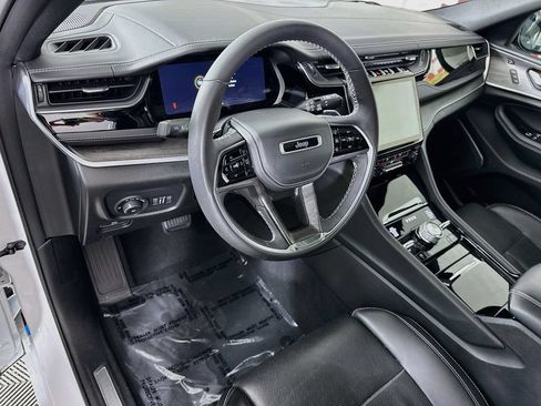 Used 2023 Jeep Grand Cherokee Overland w/ Luxury Tech Group IV AWD/4WD image 21