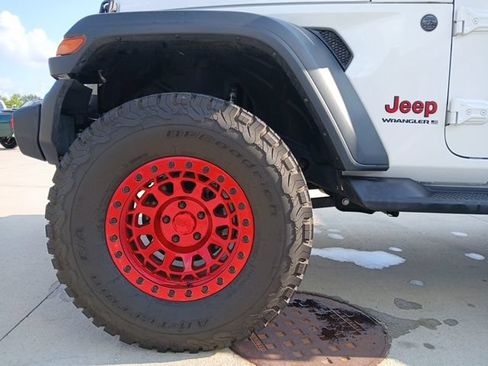 Used 2024 Jeep Wrangler Unlimited Sport AWD/4WD image 9