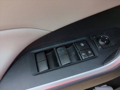 Certified 2019 Toyota RAV4 XLE w/ Convenience Package FWD image 12