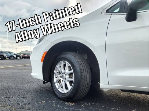 Used 2023 Chrysler Pacifica Touring-L FWD image 31