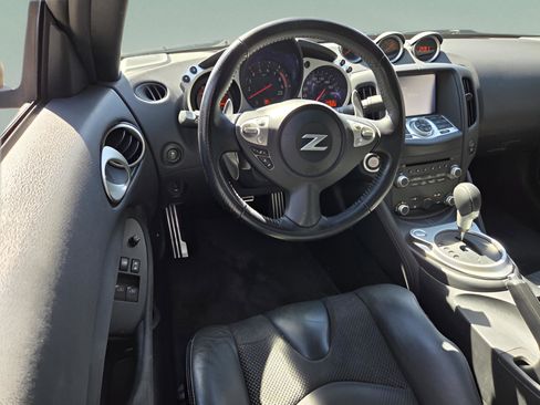 Used 2017 Nissan 370Z Touring image 12