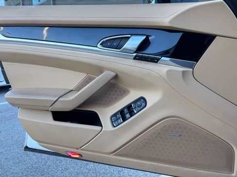 Used 2015 Porsche Panamera 4 image 12