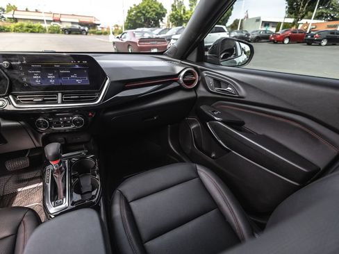 Used 2024 Chevrolet Trax RS w/ Sunroof Package FWD image 24