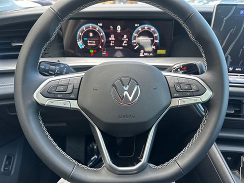 New 2026 Volkswagen Tiguan SE image 7