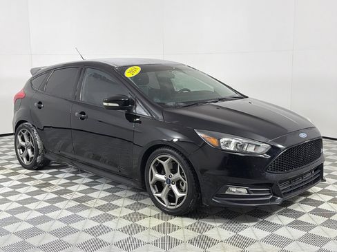 Used 2018 Ford Focus ST image 3