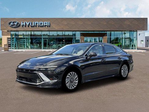 New 2026 Hyundai Sonata Limited FWD image 2
