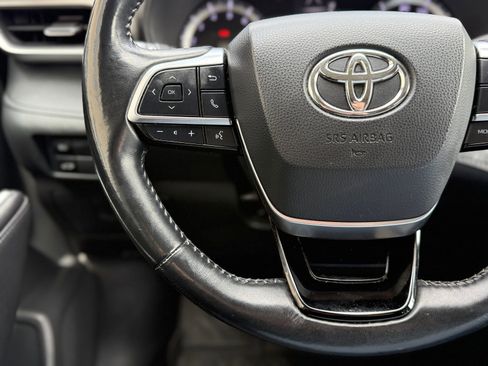 Used 2020 Toyota Highlander LE AWD/4WD image 26