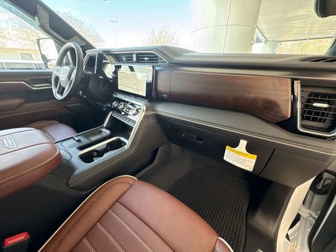 Certified 2025 GMC Sierra 2500 Denali Ultimate image 30