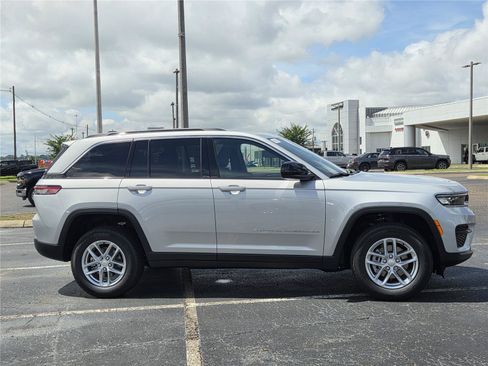 New 2026 Jeep Grand Cherokee Laredo RWD image 4