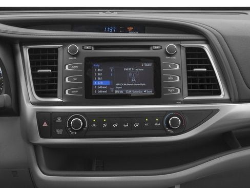 Used 2017 Toyota Highlander Plus AWD/4WD image 12