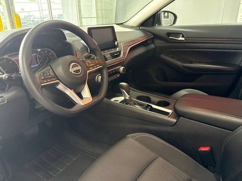 Certified 2025 Nissan Altima 2.5 SV FWD image 4